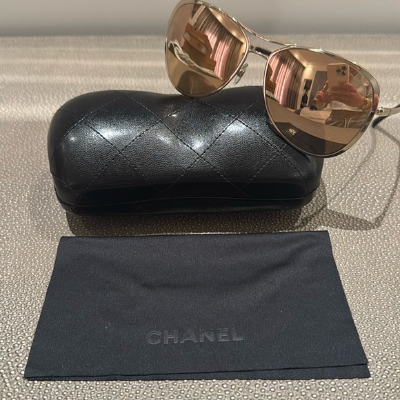 Chanel rose gold aviator style sun glasses - Picture 1 of 6